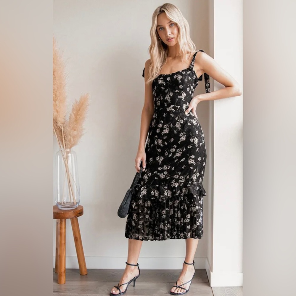 Lulus Terrace Views Black Floral Print Tiered Midi Dress